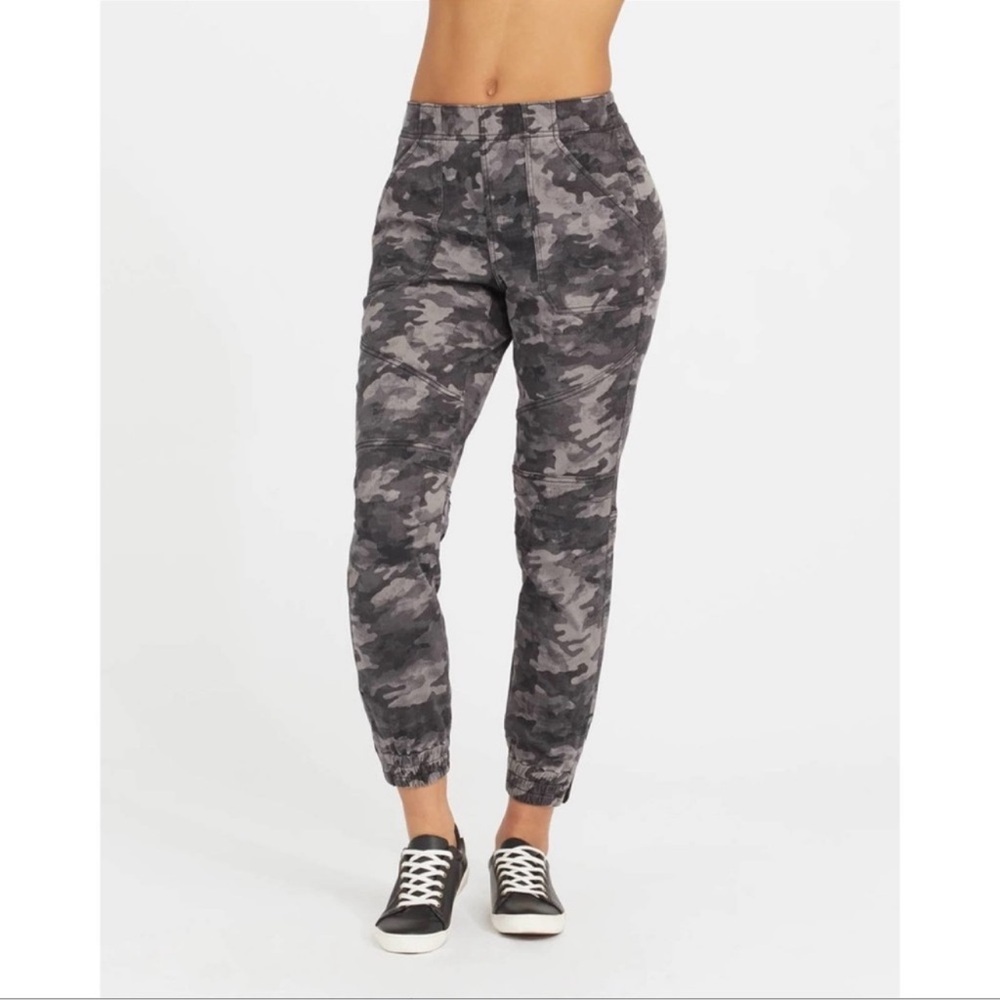 SPANX Stretch Twill Cargo Joggers Blackwash Camo XS